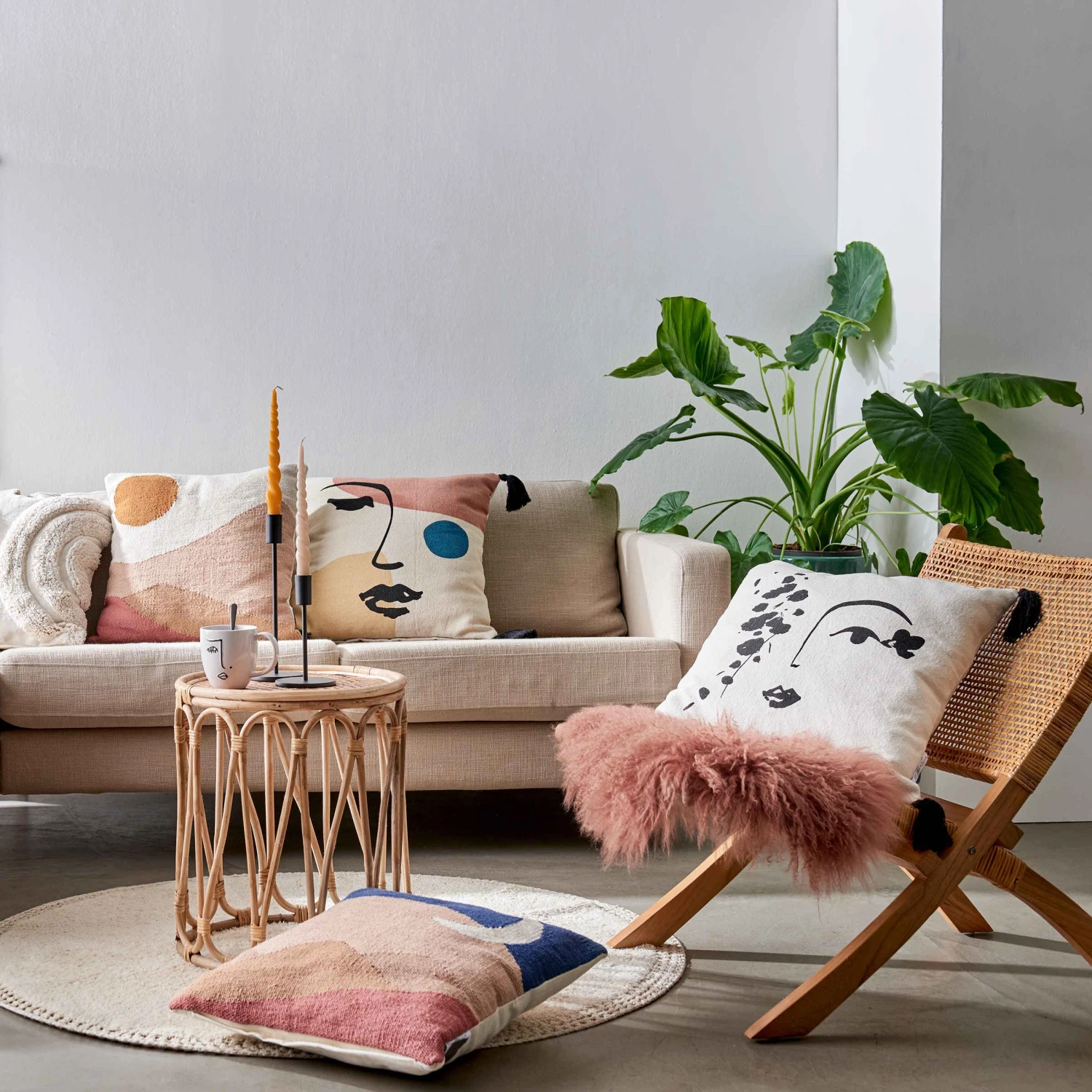 Kissen Line Art L 50 X B 50cm MUSE In Natur-Schwarz 2 Kissen Line Art L 50 X B 50cm MUSE In Natur-Schwarz – Bild 2