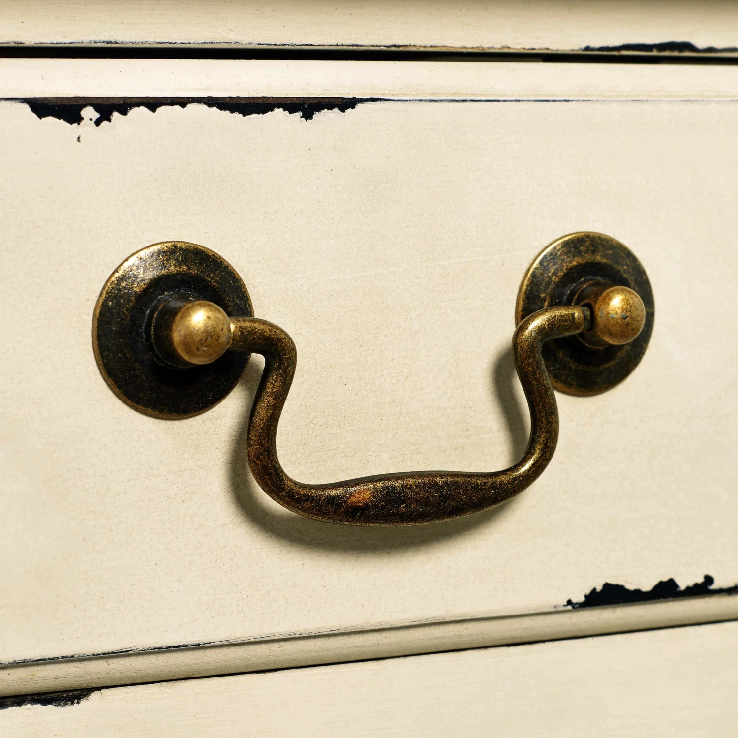 Konsolentisch Mit 3 Schubladen CABOTT COVE In Creme-Braun 11 Konsolentisch Mit 3 Schubladen CABOTT COVE In Creme-Braun – Bild 11