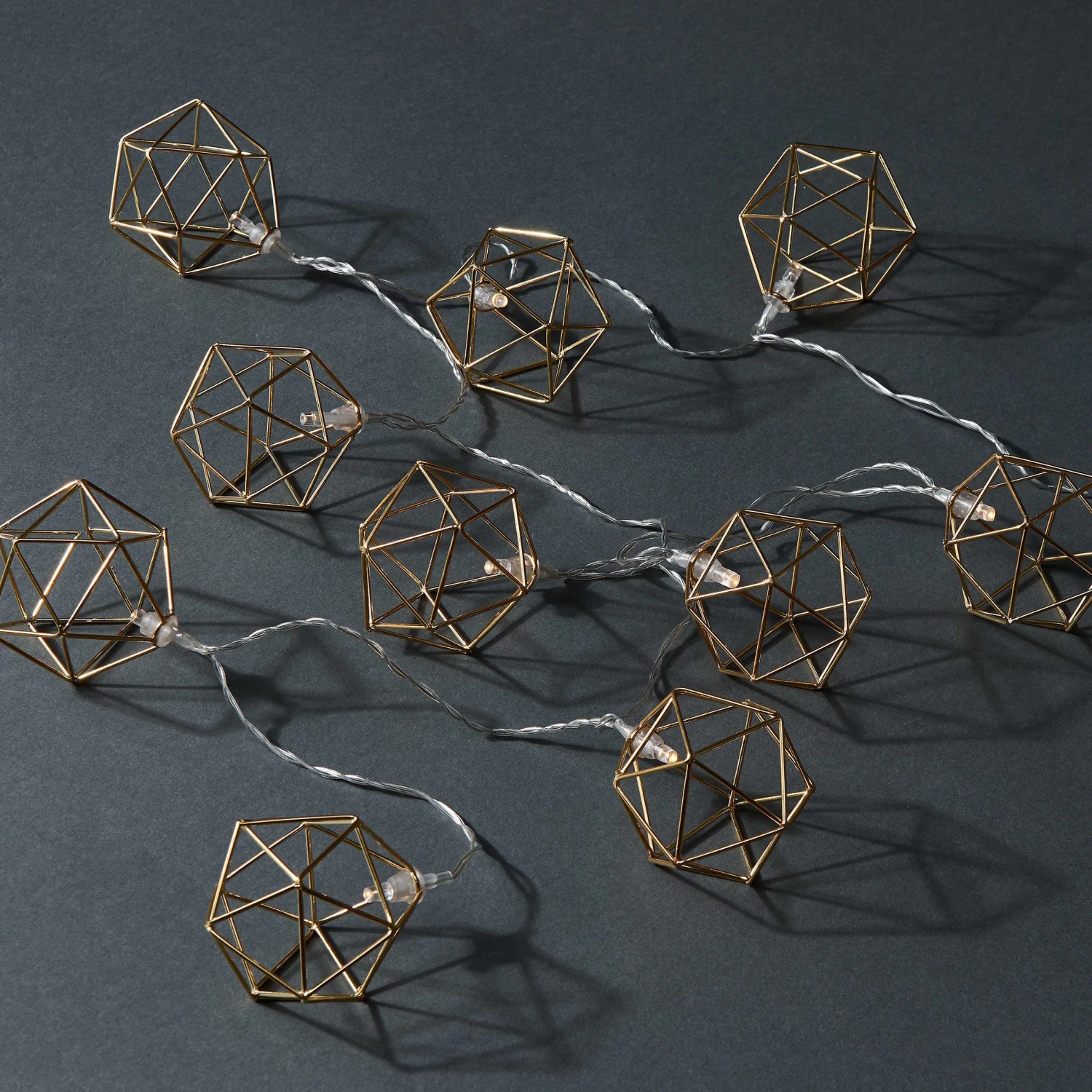 LED-Lichterkette Würfel 10 Lichter Mit USB-Batteriefach GEOMETRICS In Gold 5 LED-Lichterkette Würfel 10 Lichter Mit USB-Batteriefach GEOMETRICS In Gold – Bild 5