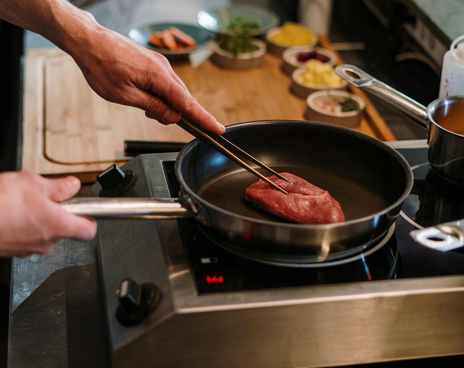 Butlers -Butlers pexels cottonbro 4253310